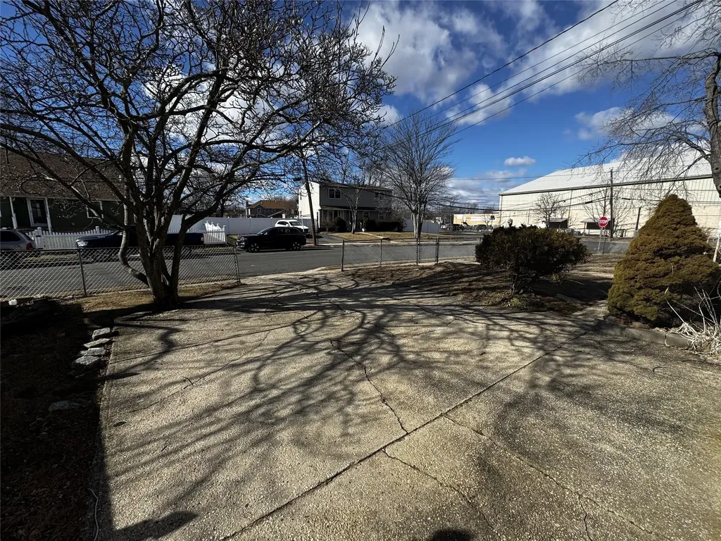 2 Ronald Drive S Amityville NY 11701