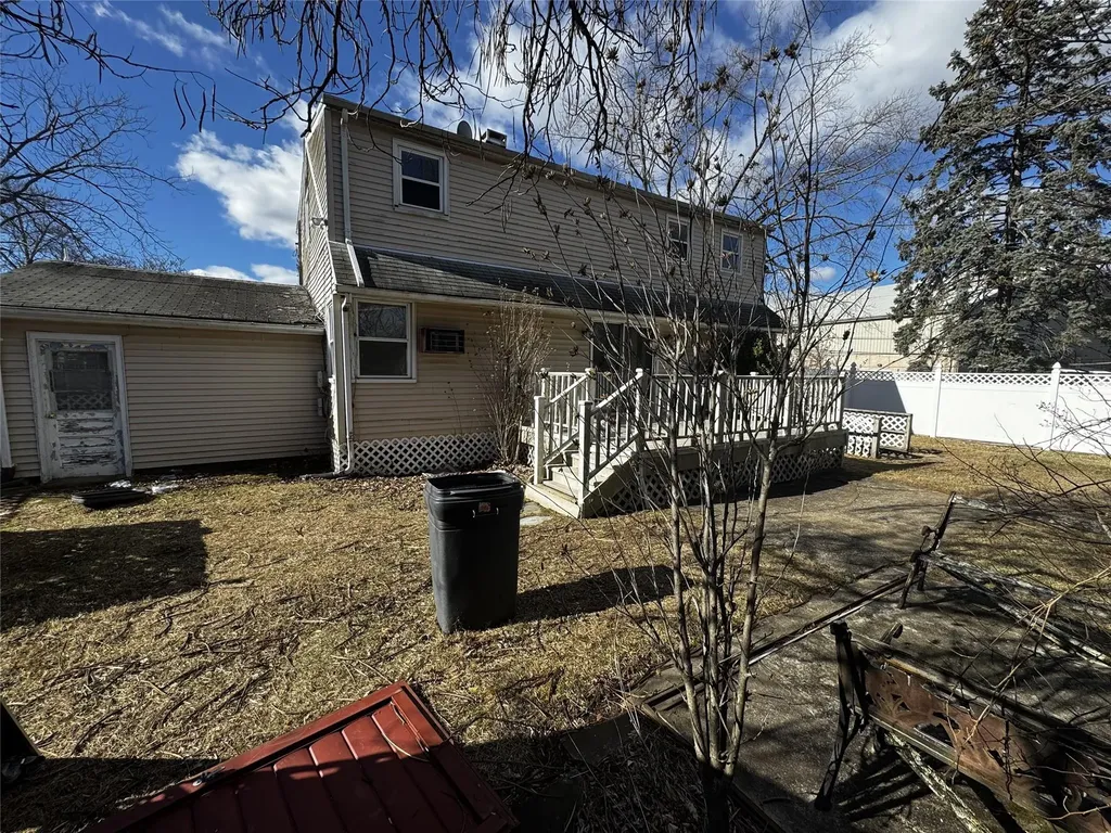 2 Ronald Drive S Amityville NY 11701