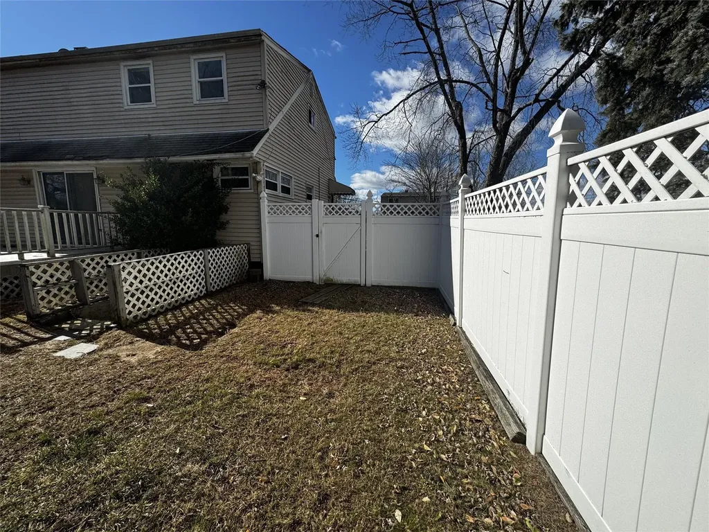 2 Ronald Drive S Amityville NY 11701