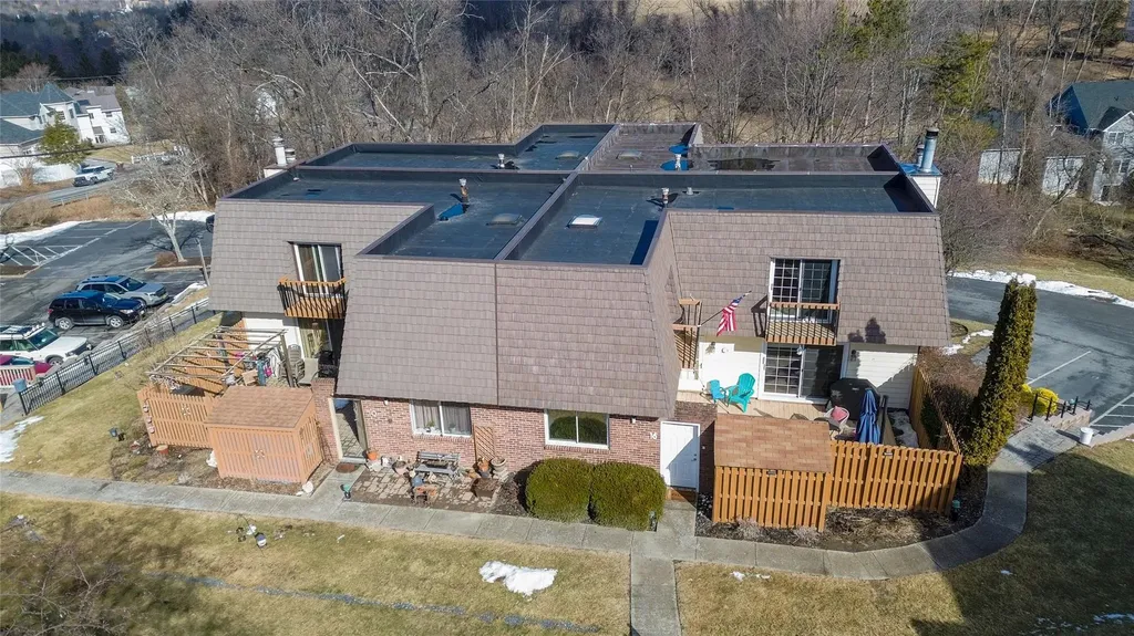 16 Laudaten Way Warwick NY 10990