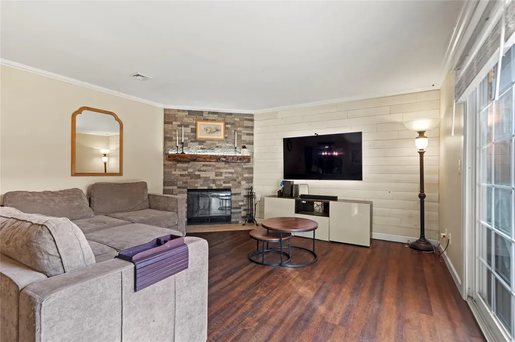 16 Laudaten Way Warwick NY 10990