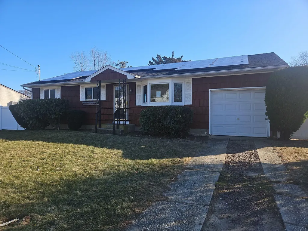 73 Lincoln Avenue Babylon NY 11729