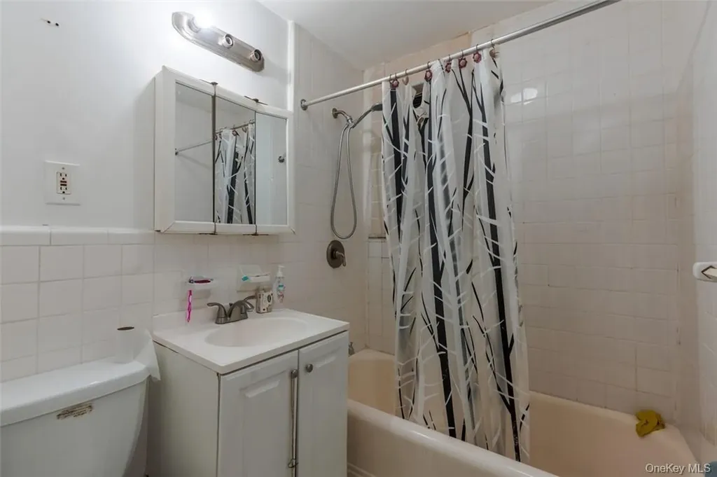 2024 Continental Avenue Bronx NY 10461