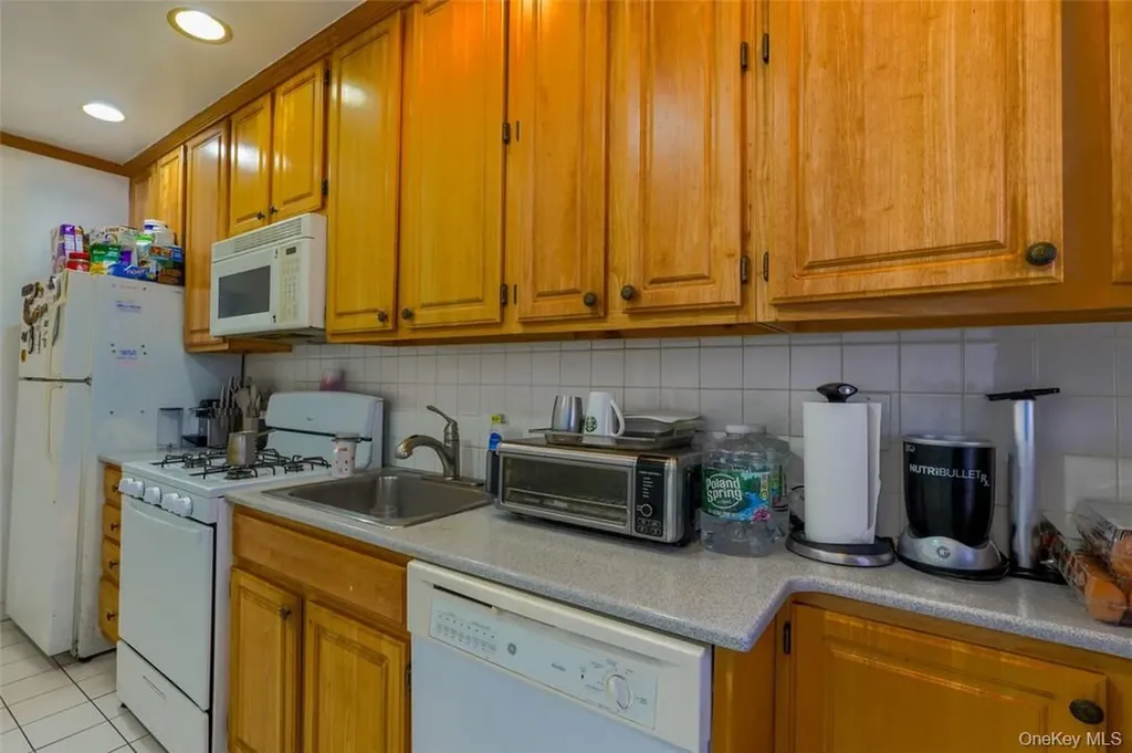 2024 Continental Avenue Bronx NY 10461