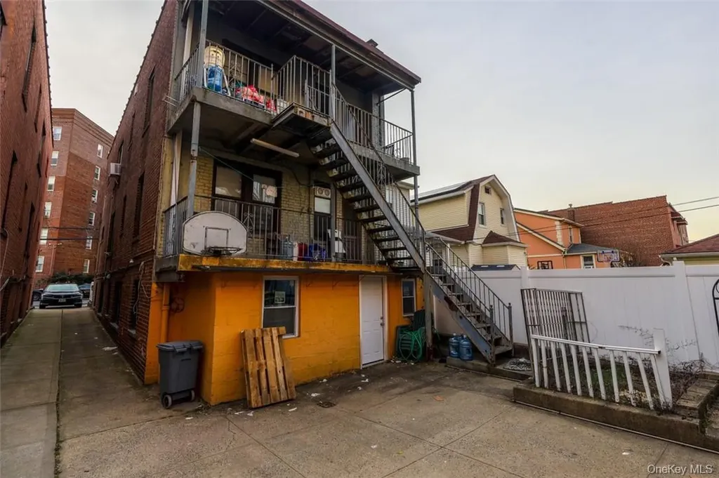2024 Continental Avenue Bronx NY 10461
