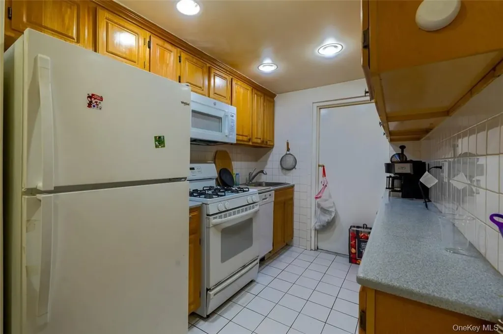 2024 Continental Avenue Bronx NY 10461
