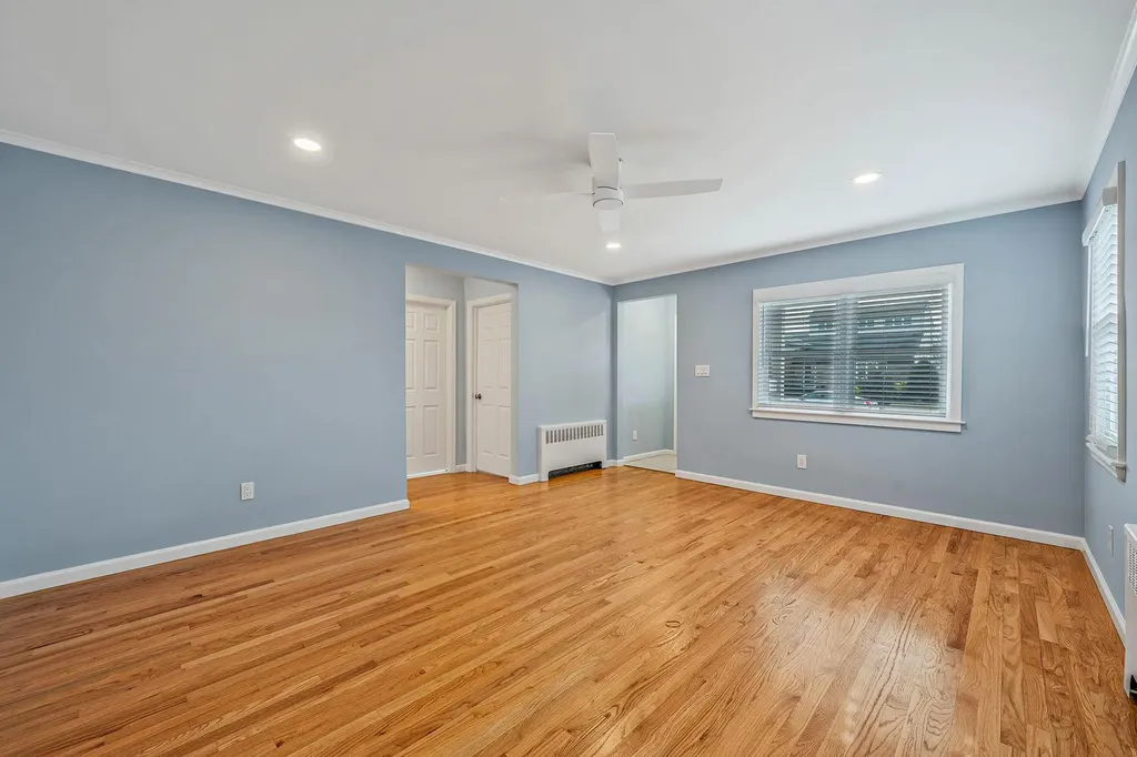 68 West 3rd Street Freeport NY 11520