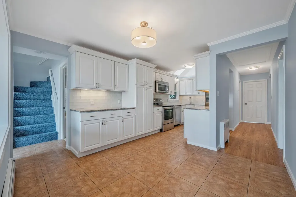 68 West 3rd Street Freeport NY 11520