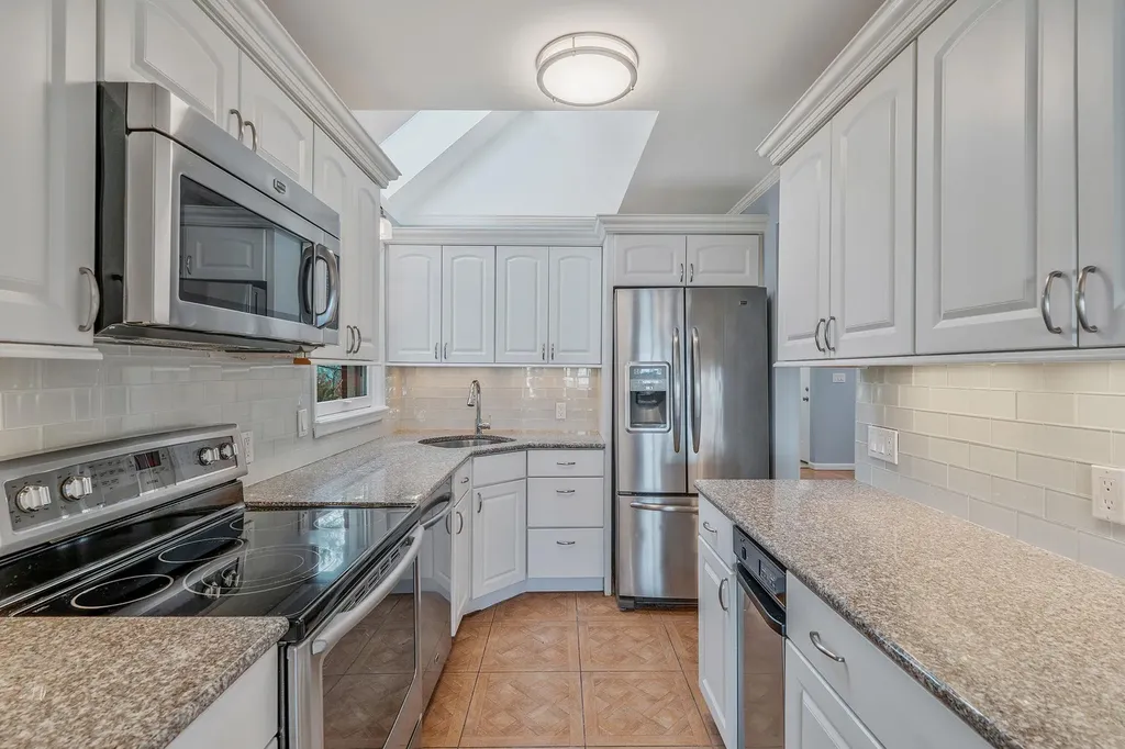 68 West 3rd Street Freeport NY 11520