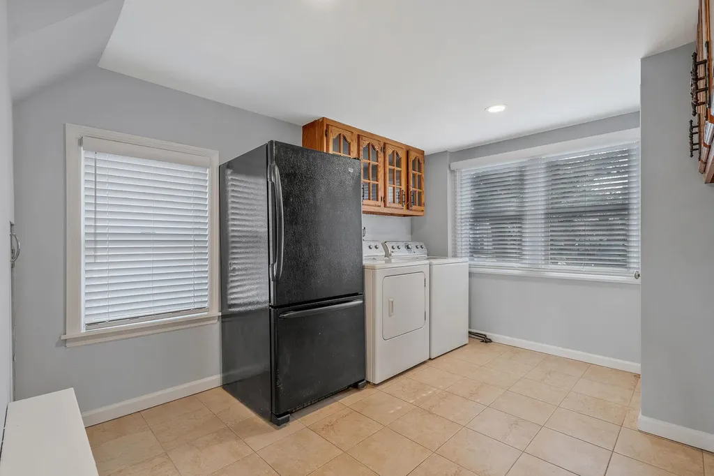 68 West 3rd Street Freeport NY 11520