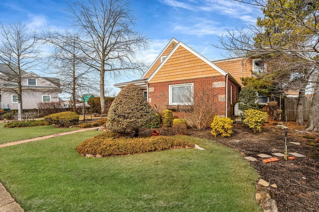 68 West 3rd Street Freeport NY 11520