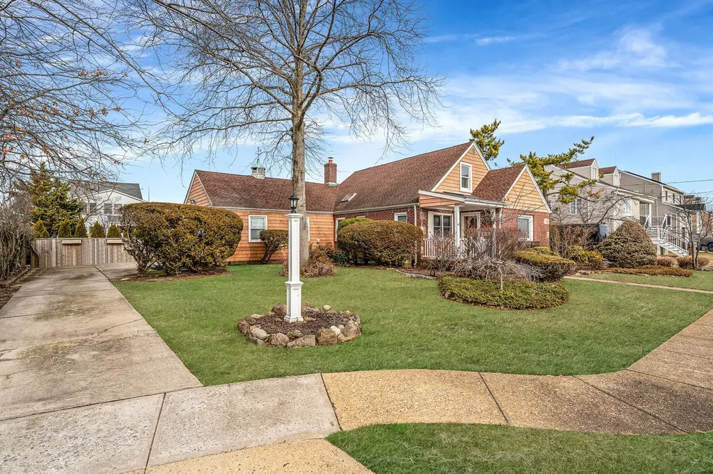 68 West 3rd Street Freeport NY 11520