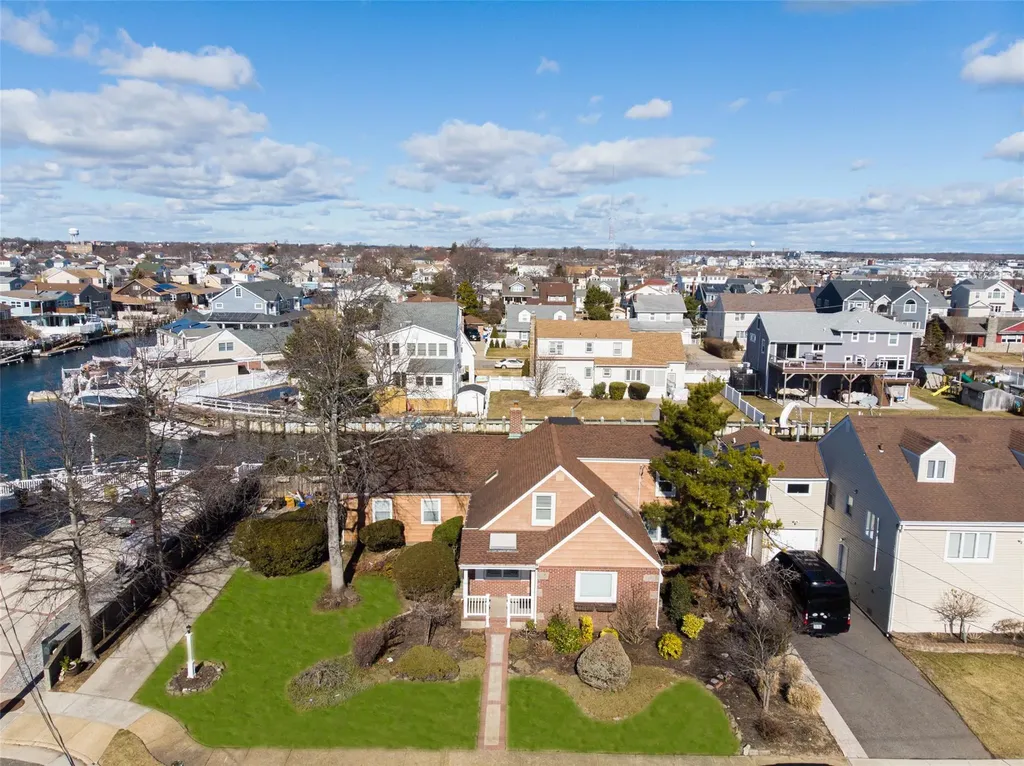 68 West 3rd Street Freeport NY 11520