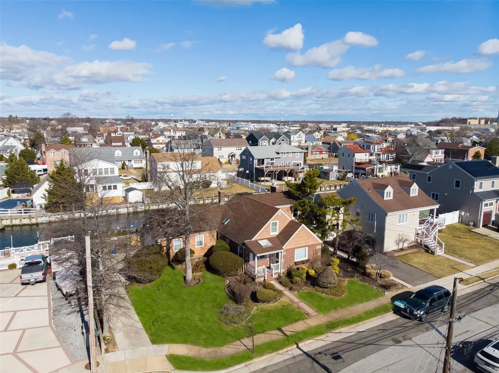 68 West 3rd Street Freeport NY 11520