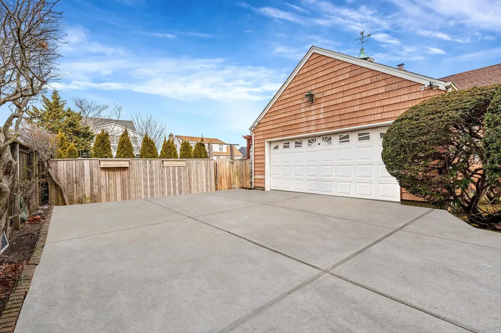 68 West 3rd Street Freeport NY 11520