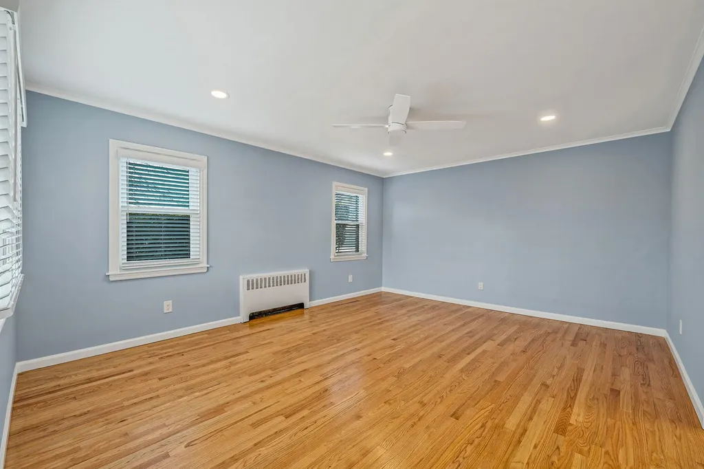 68 West 3rd Street Freeport NY 11520