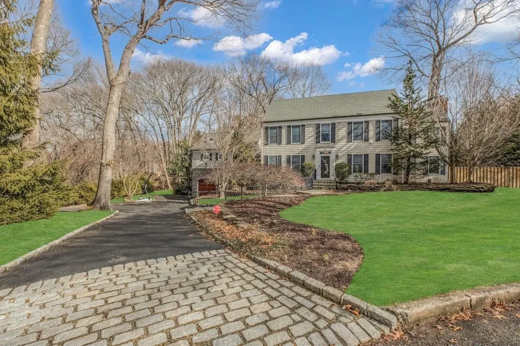 8 Anchor Lane Brookhaven NY 11766