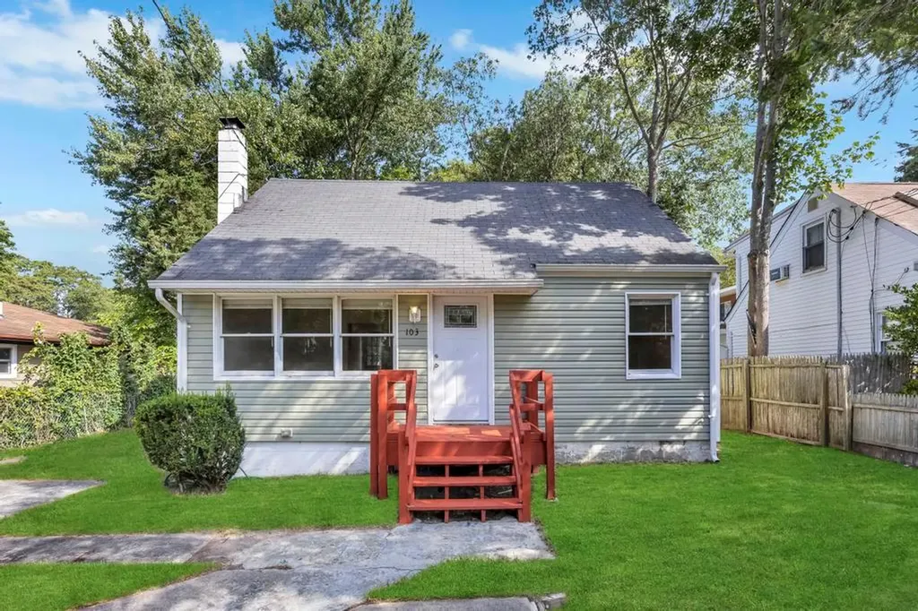 103 Somerset Avenue Brookhaven NY 11950