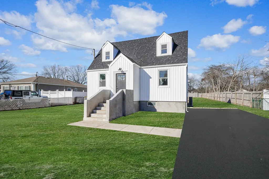 81 Frederick Avenue Bay Shore NY 11706