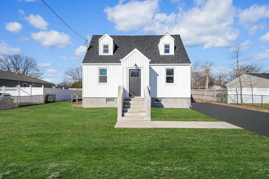 81 Frederick Avenue Bay Shore NY 11706