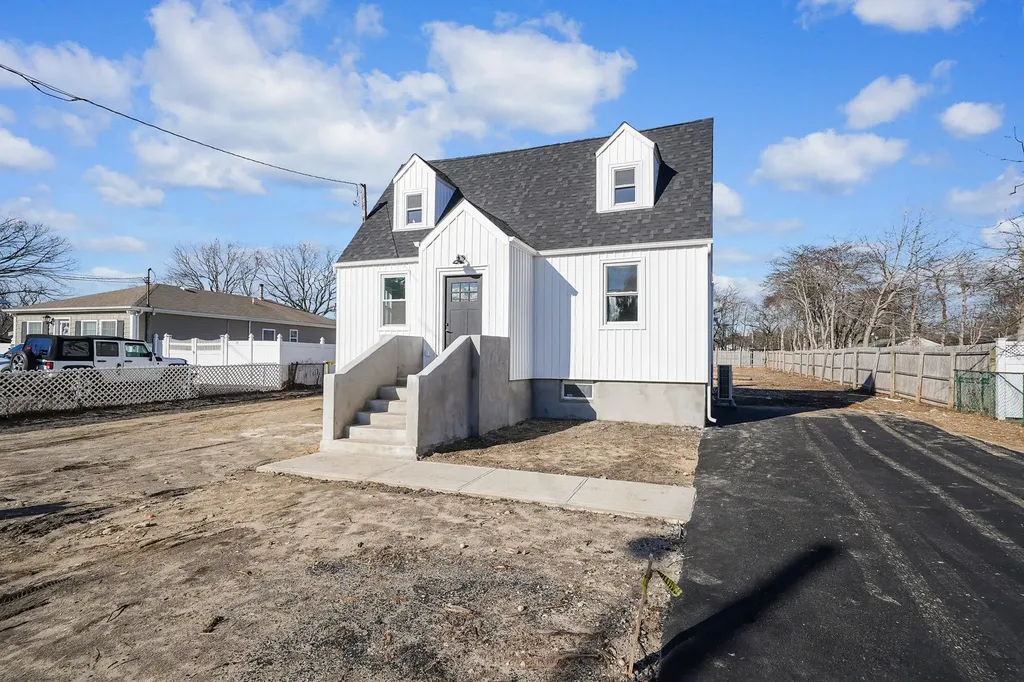 81 Frederick Avenue Bay Shore NY 11706