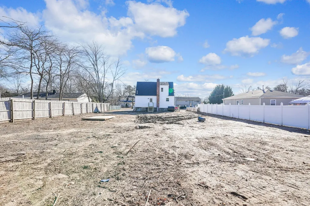 81 Frederick Avenue Bay Shore NY 11706