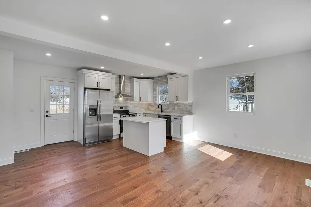 81 Frederick Avenue Bay Shore NY 11706
