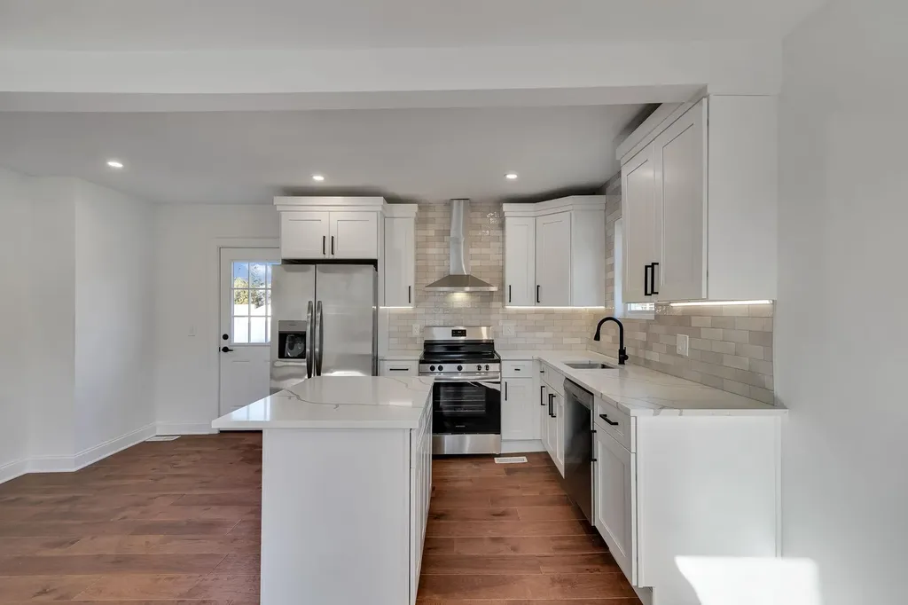 81 Frederick Avenue Bay Shore NY 11706