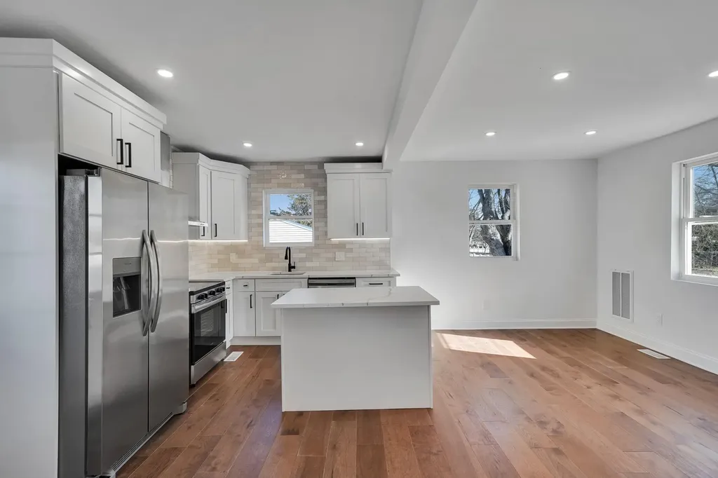 81 Frederick Avenue Bay Shore NY 11706