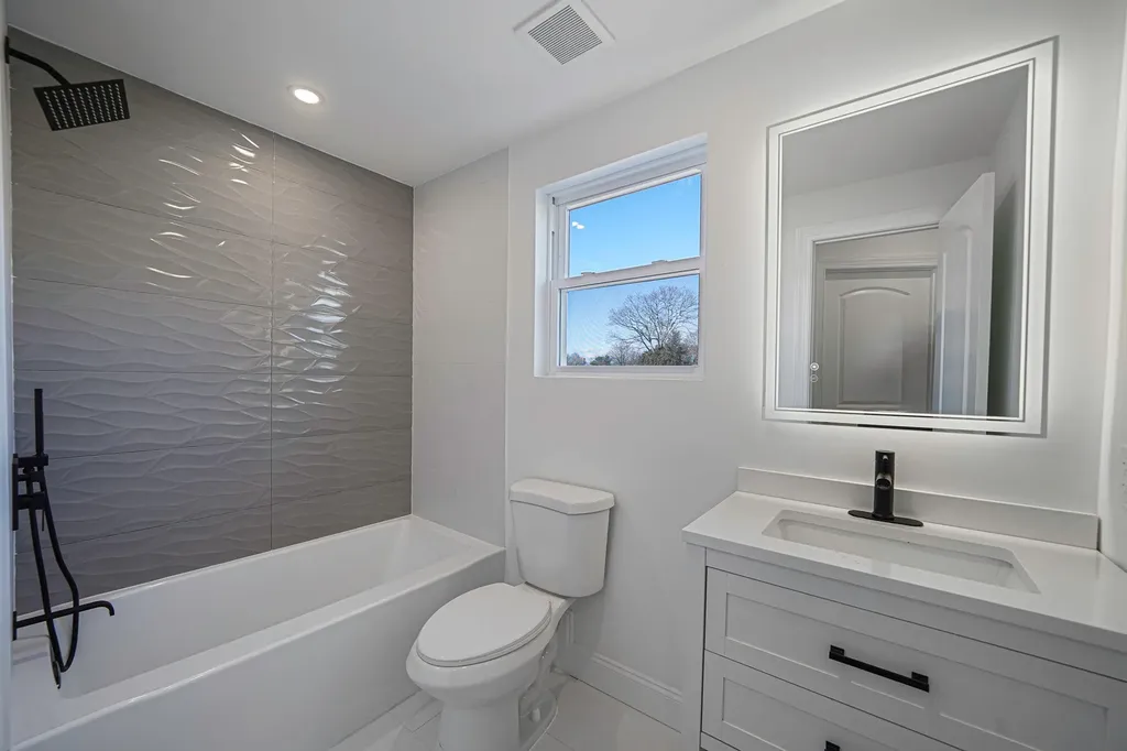 81 Frederick Avenue Bay Shore NY 11706