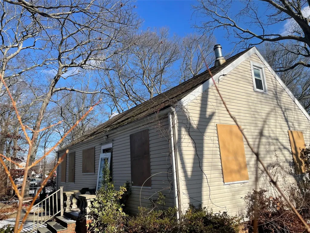 16 Clinton Avenue Brookhaven NY 11950