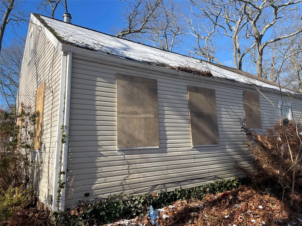 16 Clinton Avenue Mastic NY 11950