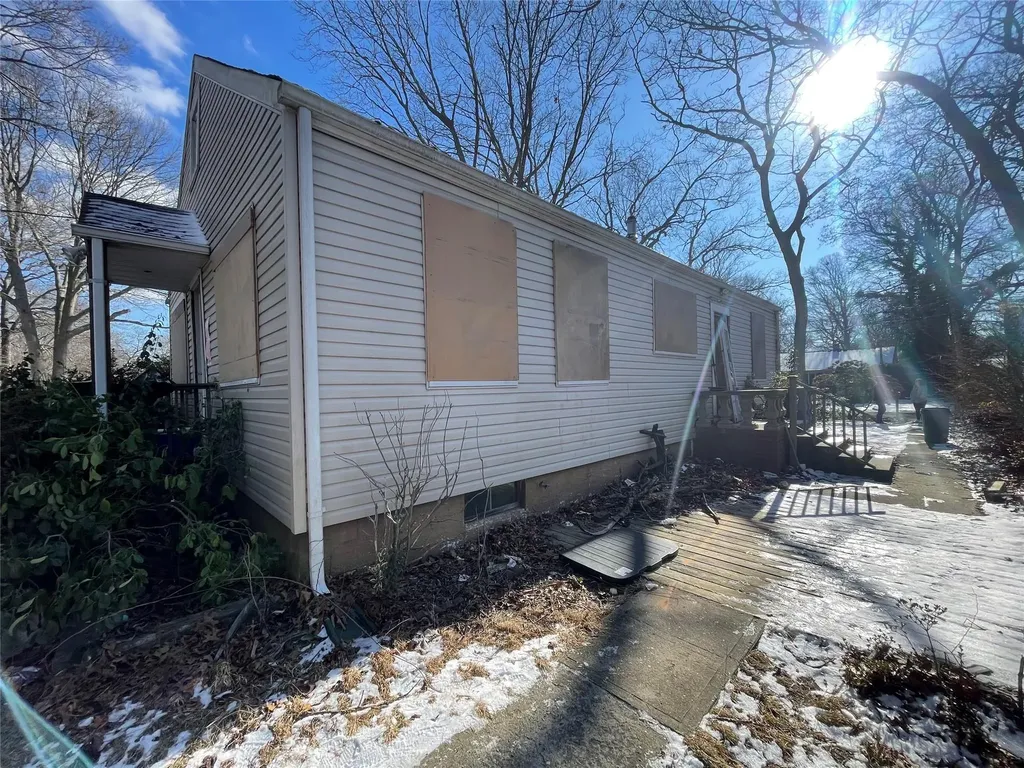 16 Clinton Avenue Mastic NY 11950