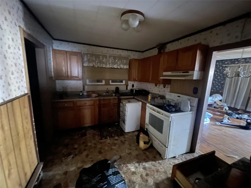 16 Clinton Avenue Mastic NY 11950