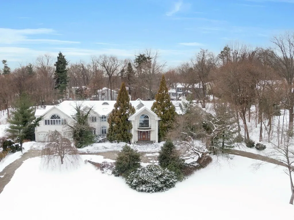 10 Castle Walk Scarsdale NY 10583