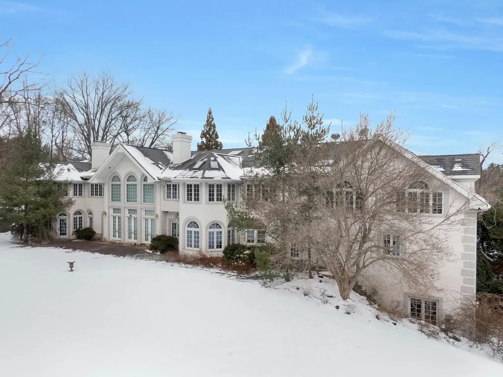 10 Castle Walk Scarsdale NY 10583