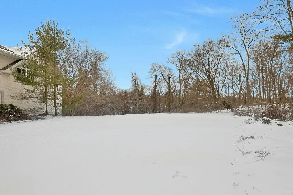 10 Castle Walk Scarsdale NY 10583