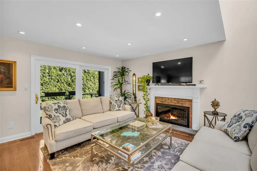 34 Cedar Lane N Glen Head NY 11545