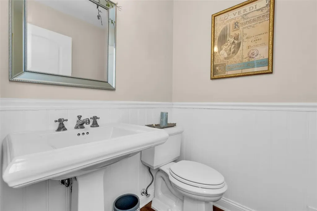 34 Cedar Lane N Glen Head NY 11545