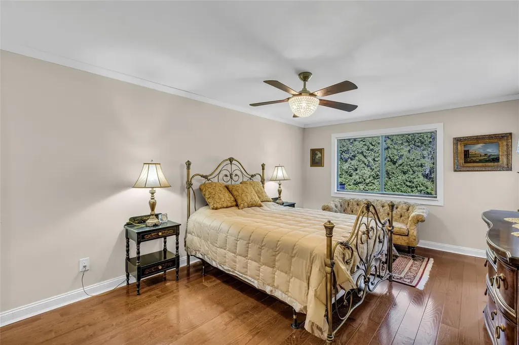 34 Cedar Lane N Glen Head NY 11545