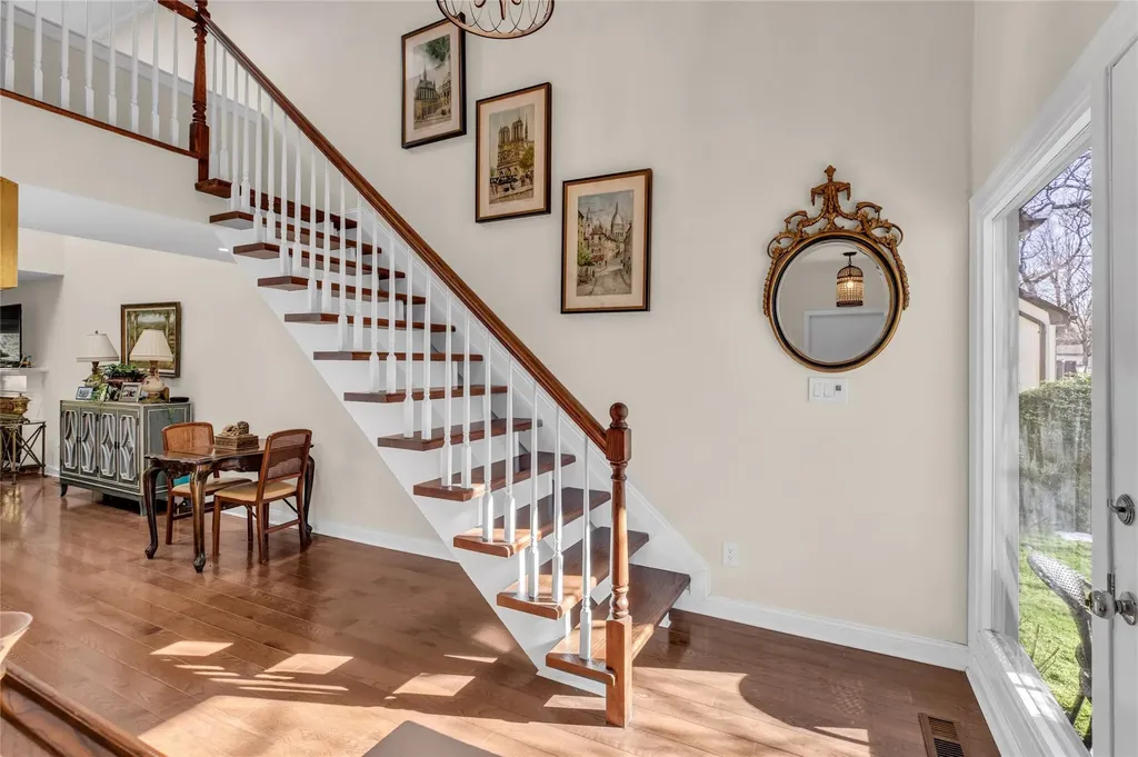 34 Cedar Lane N Glen Head NY 11545