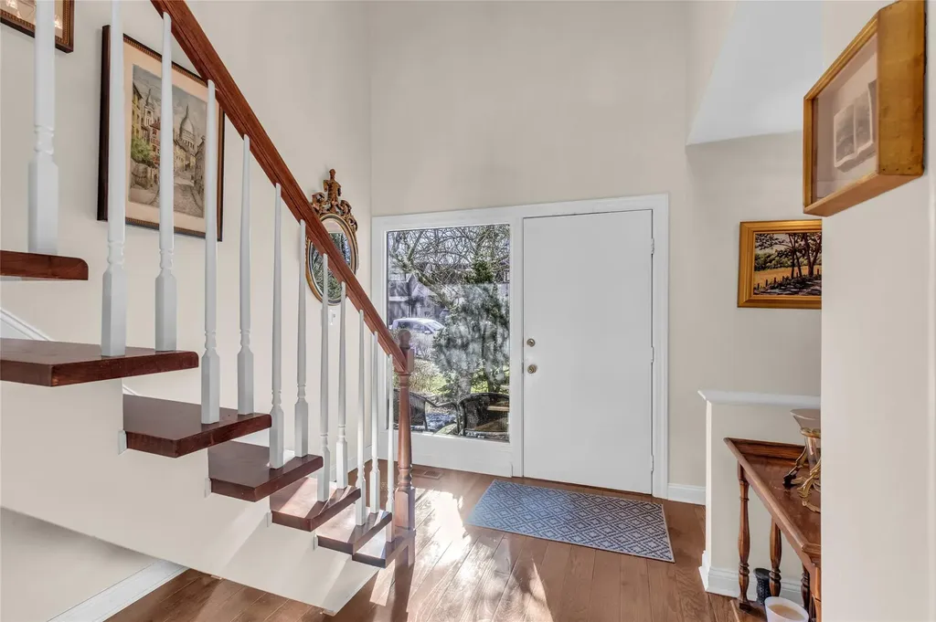 34 Cedar Lane N Glen Head NY 11545