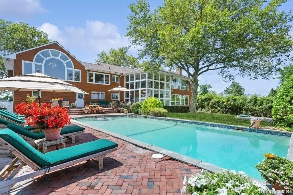 30 Thixton Drive Hewlett Harbor NY 11557