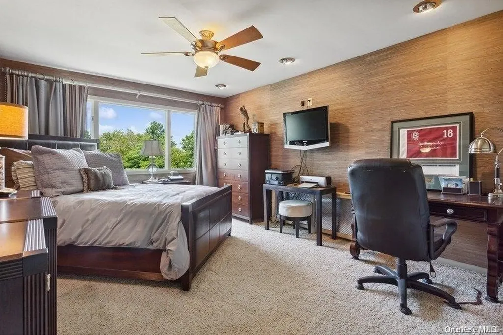 30 Thixton Drive Hewlett Harbor NY 11557