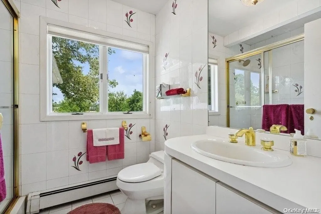 30 Thixton Drive Hewlett Harbor NY 11557