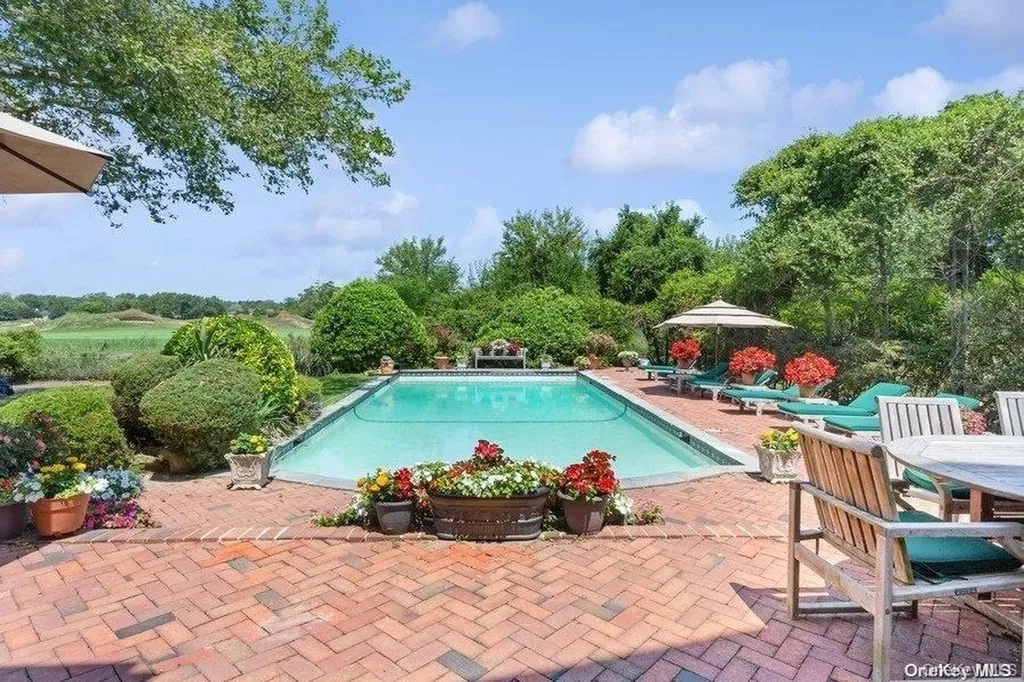 30 Thixton Drive Hewlett Harbor NY 11557