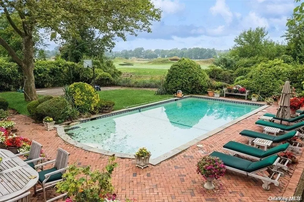 30 Thixton Drive Hewlett Harbor NY 11557