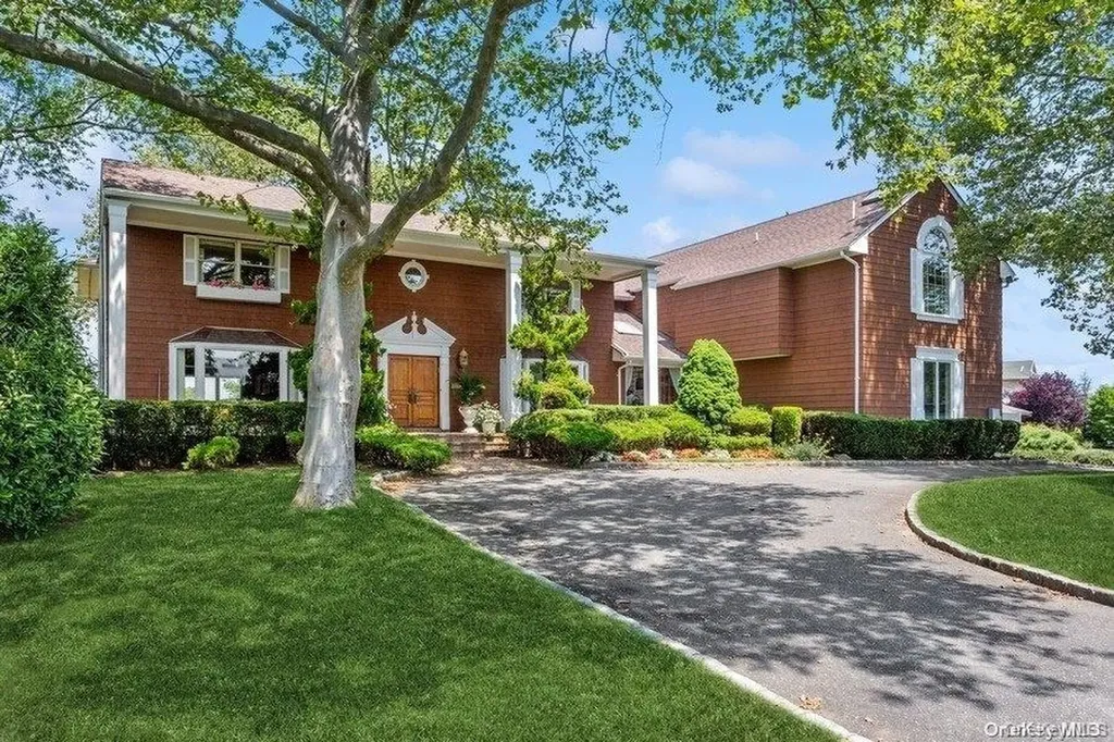 30 Thixton Drive Hewlett Harbor NY 11557