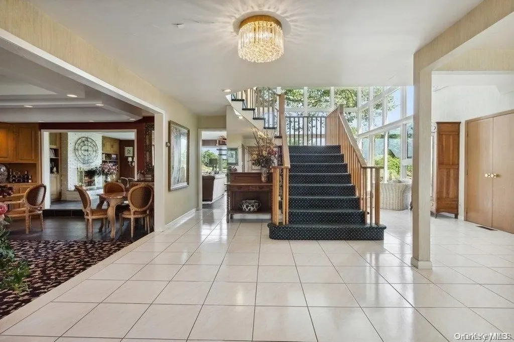 30 Thixton Drive Hewlett Harbor NY 11557