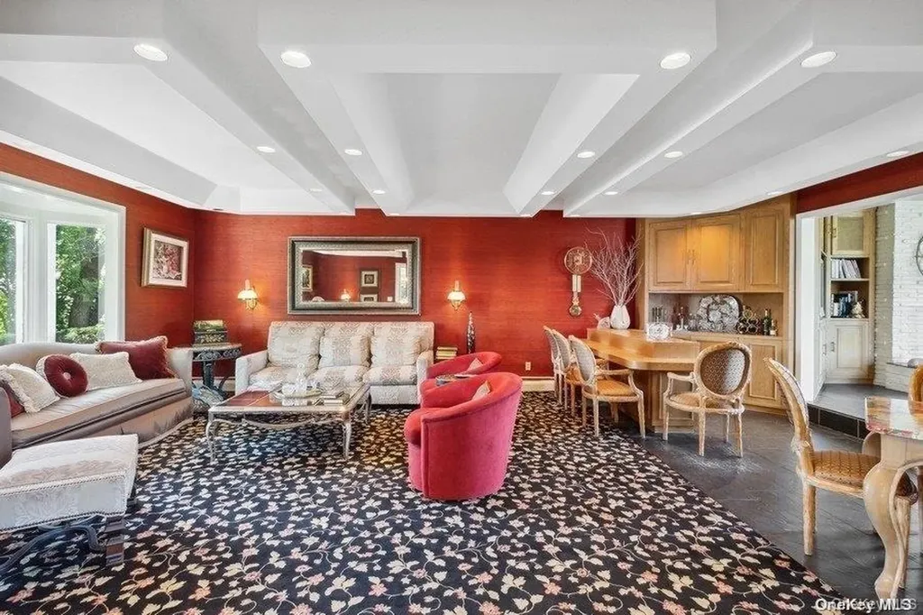 30 Thixton Drive Hewlett Harbor NY 11557